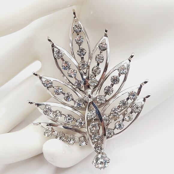 Vintage Clear Rhinestone Leaf Brooch Silver Tone Pin - 2 3/4 Inches Lightweight - Picture 1 of 9